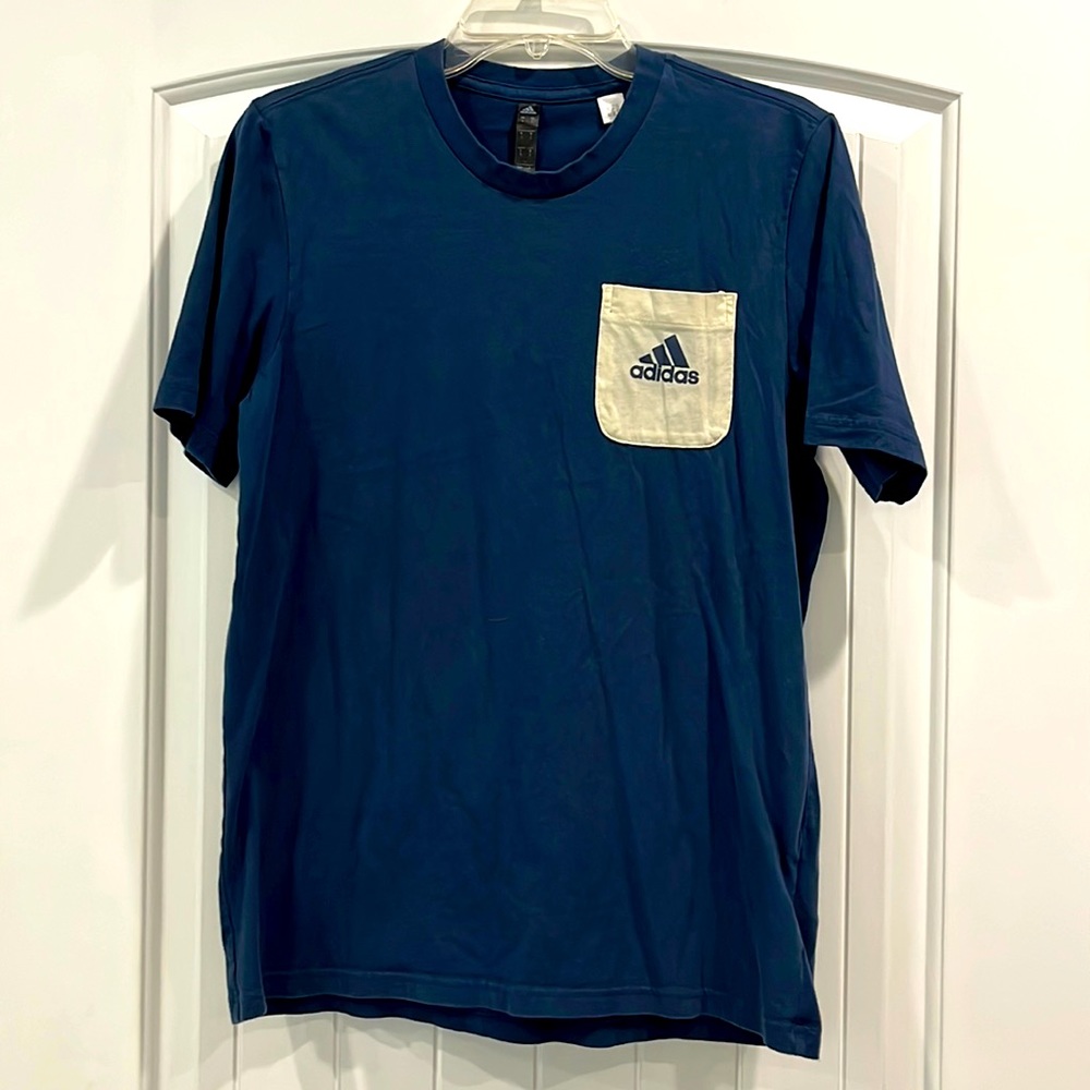 ADIDAS men’s size small. Navy blue t-shirt. Pocket chest tee.